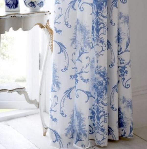 Gorden dengan Motif Toile
